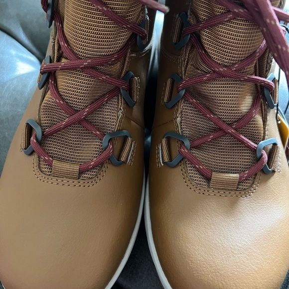 New In Box!! Women’s Columbia Boot In Cognac Size 8 - Picture 8 of 14